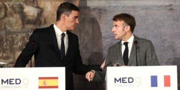 Pour un cessez-le-feu: Emmanuel Macron et Pedro Sanchez appellent à ne plus livrer d&rsquo;armes à Israël