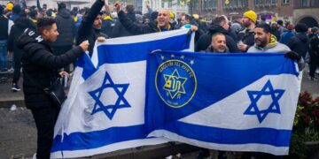 Ligue Europa: Netanyahu envoie deux avions secourir des supporters israéliens à Amsterdam