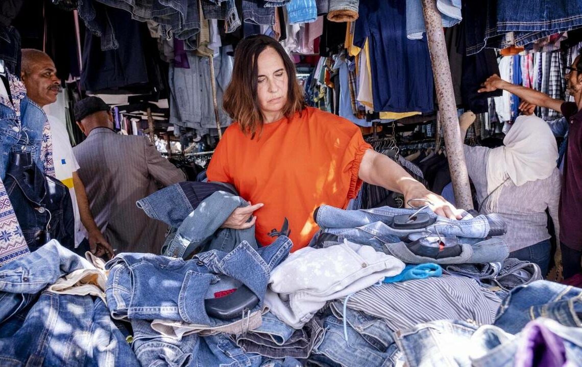 200 000 personnes travaillent dans le domaine des vêtements d’occasion: Les diplômés se « recyclent » dans la friperie