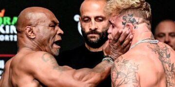 Un combat qui s&rsquo;annonce « chaud »: Mike Tyson gifle Jake Paul lors de la pesée