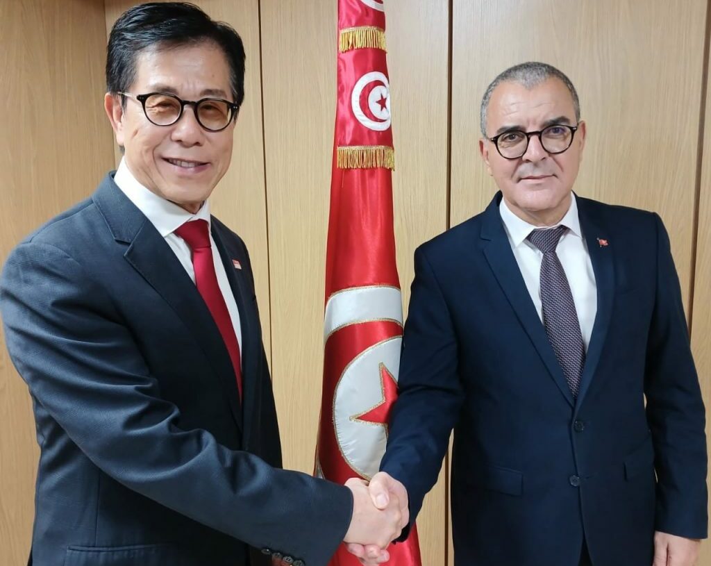 Pour un renforcement de la coopération économique: Samir Abdelhafidh rencontre l’ambassadeur de Singapour