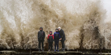 Royaume-Uni: La tempête Bert  fait des morts et cause de nombreux dégâts