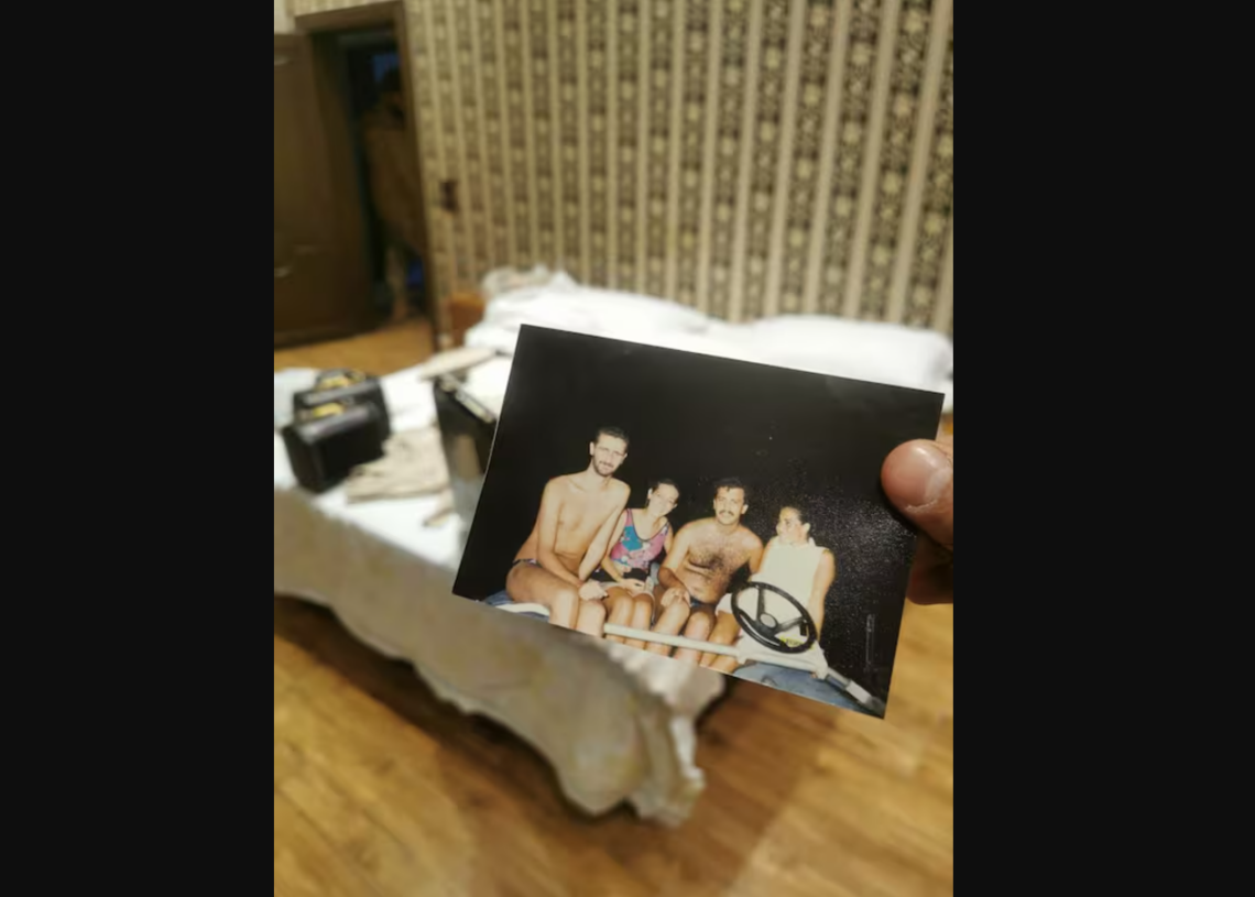 Syrie: Les rebelles humilient Bachar al-Assad avec une photo de lui en maillot de bain