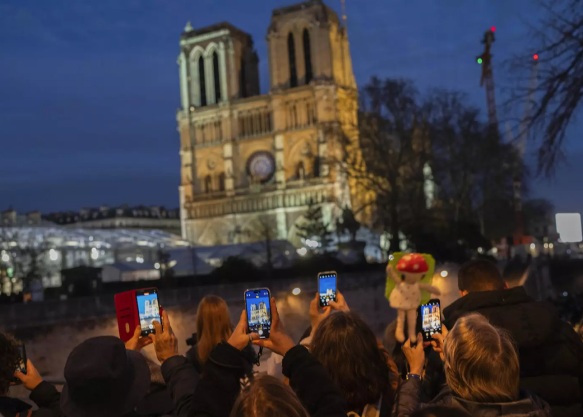 Notre Dame de Paris, capitale du monde