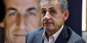 Rejet de son pourvoi en cassation: L&rsquo;ex-président français, Nicolas Sarkozy, condamné à un an de prison ferme sous bracelet électronique