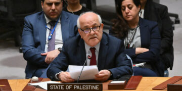 Vidéo: En pleurs, l’ambassadeur palestinien à l’ONU, Riyad Mansour, lit les derniers mots d’un médecin tué à Gaza