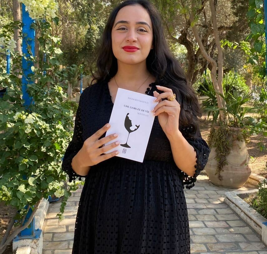 L’ouvrage d’Ahlem Ben Massoud intitulé « Une gorgée de vie » rencontre un formidable succès en librairie.