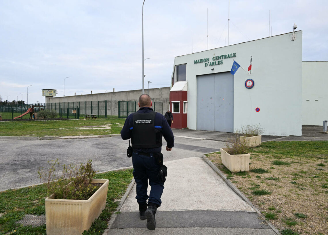 France: Prise d&rsquo;otages en cours à la prison d&rsquo;Arles, 5 personnes retenues par un détenu