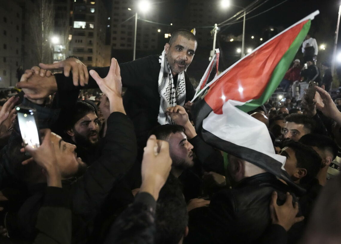 Liesse à Ramallah: 110 prisonniers Palestiniens libérés