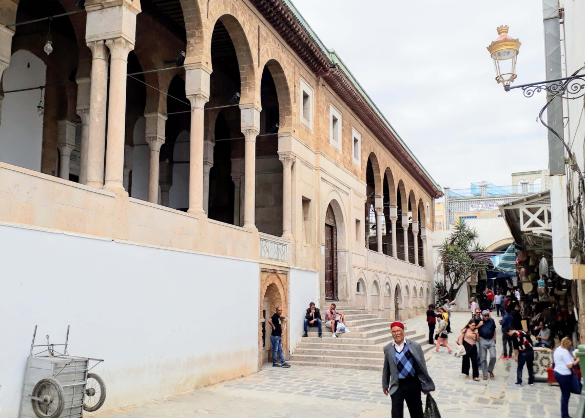 Tunis: Le marché de la mosquée Zitouna menacé par un immeuble en ruine
