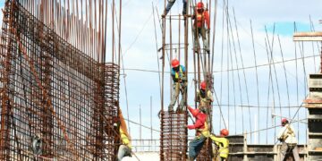 La présidence du gouvernement annonce la régularisation de la situation des ouvriers de chantier de moins de 45 ans
