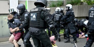 Record en Allemagne : les violences d’extrême droite en hausse de 17 % en 2024, selon un décompte provisoire