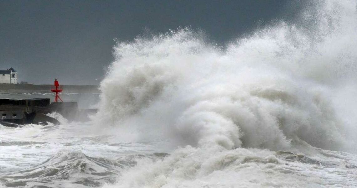 Des conséquences jusqu’en France: Une « bombe météo » va s’abattre sur l’Irlande et le Royaume-Uni