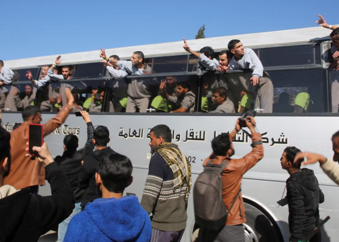 Cessez-le-feu: 183 prisonniers Palestiniens libérés en échange de trois otages Israéliens