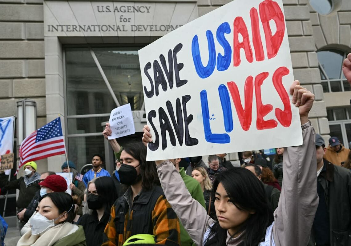 Etats-Unis: Un juge ordonne d’annuler les licenciements de fonctionnaires lancés par Trump