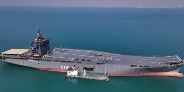 « Le plus grand projet militaire navale » du pays: L&rsquo;Iran dévoile un navire porte-drones