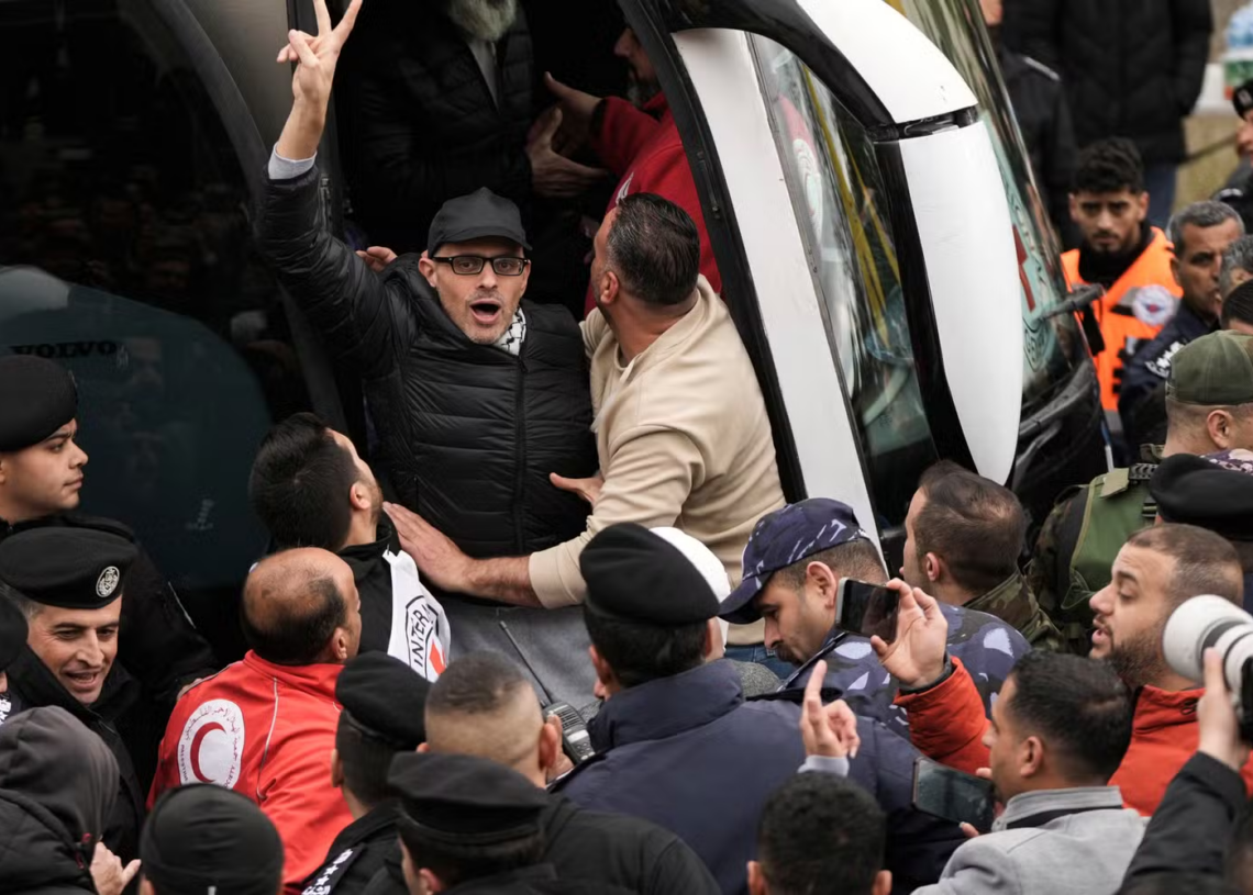 Cessez-le-feu à Gaza: Israël libère 183 prisonniers Palestiniens, sept d&rsquo;entre eux ont dû être hospitalisés