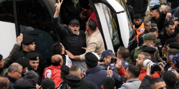 Cessez-le-feu à Gaza: Israël libère 183 prisonniers Palestiniens, sept d&rsquo;entre eux ont dû être hospitalisés