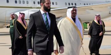 Première visite à l&rsquo;étranger: Le président par intérim syrien est arrivé dimanche en Arabie saoudite
