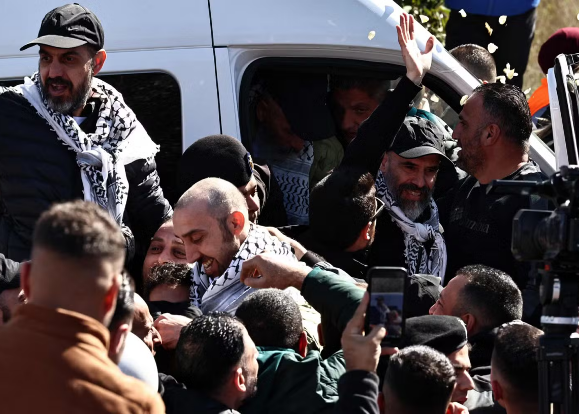 Cessez-le-feu: En échange de trois otages, Israël libère 369 prisonniers Palestiniens