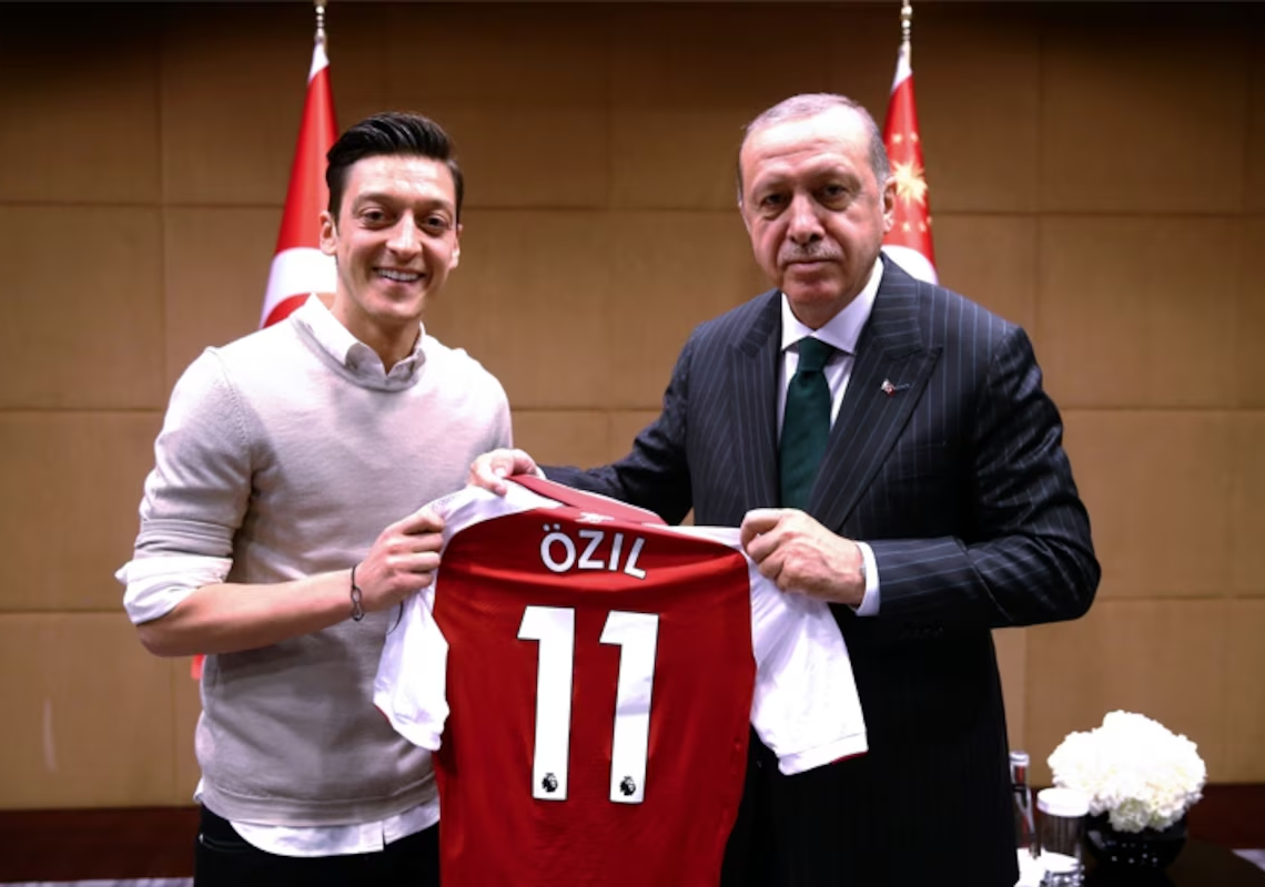 Foot: Mesut Özil obtient un mandat au sein du parti du président turc Erdogan