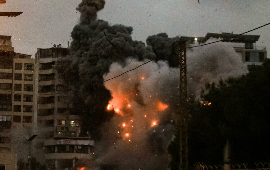 Israël bombarde le Liban