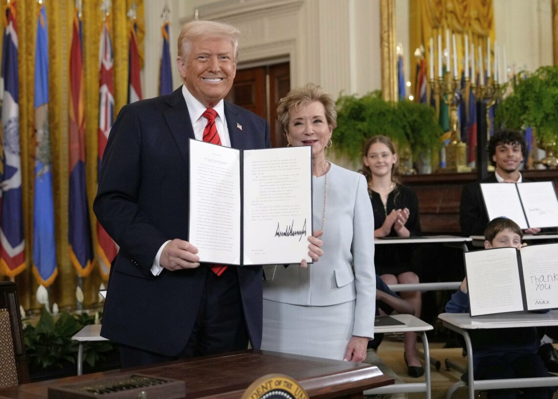 Trump a signé un décret visant à «éliminer» le ministère de l’Education