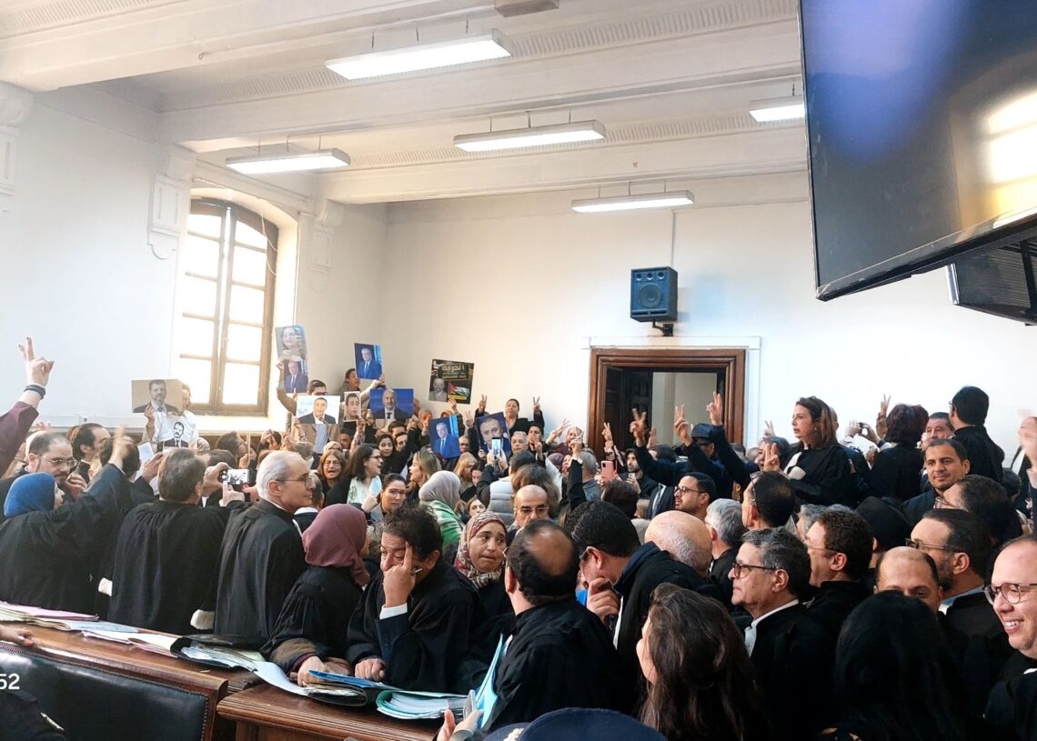 Affaire du « Complot contre la sureté de l&rsquo;Etat »: Le procès démarre sous les huées de manifestants