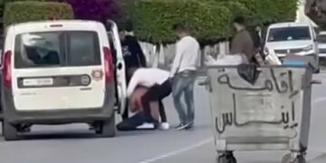 Virale: Des policiers suspendus suite à une vidéo d&rsquo;arrestation d&rsquo;un exhibitionniste