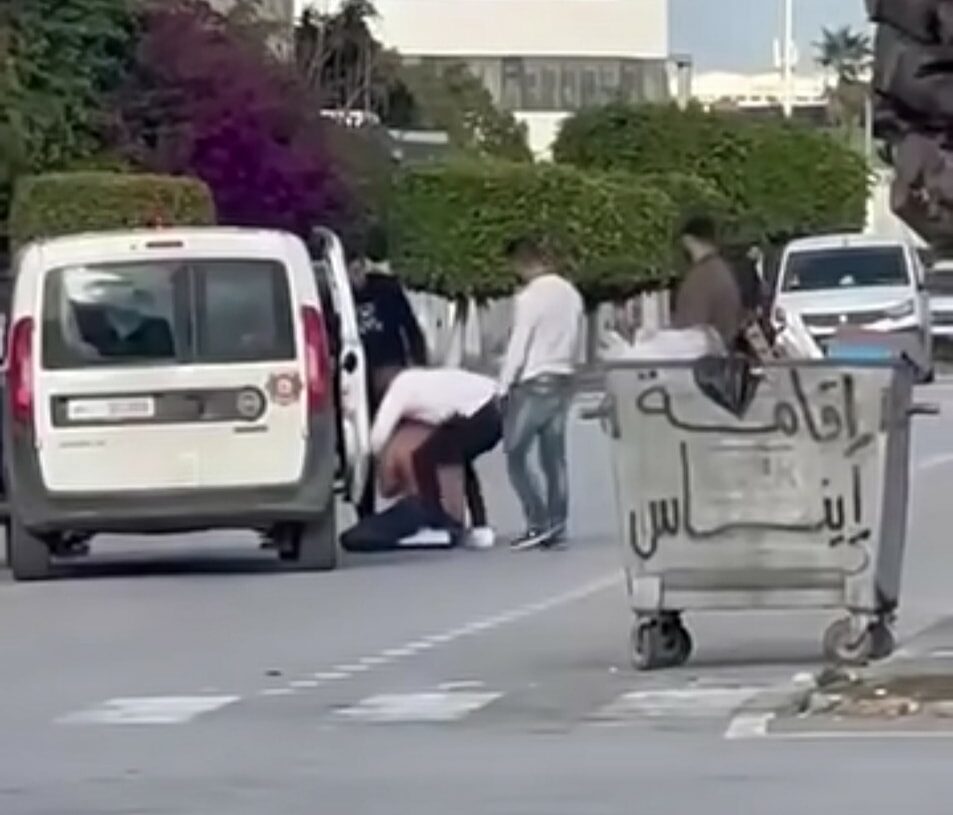 Virale: Des policiers suspendus suite à une vidéo d&rsquo;arrestation d&rsquo;un exhibitionniste