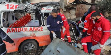 Crime de guerre: Israël reconnaît avoir tiré sur des ambulances à Gaza