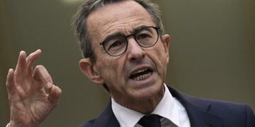 Le ministre de l&rsquo;Intérieur français fait monter la pression: L’épouse de l’ambassadeur d’Algérie au Mali refoulée à son arrivée en France