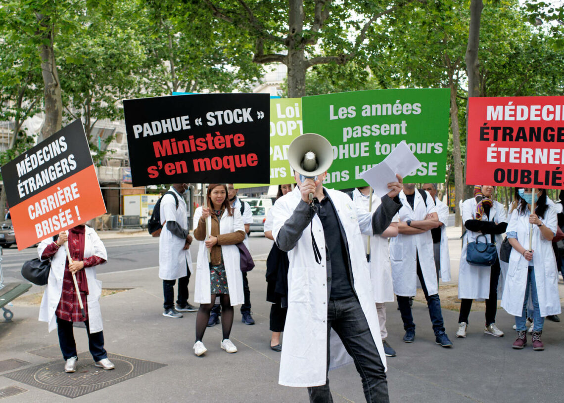 France : 300 médecins étrangers ont commencé une grève de la faim