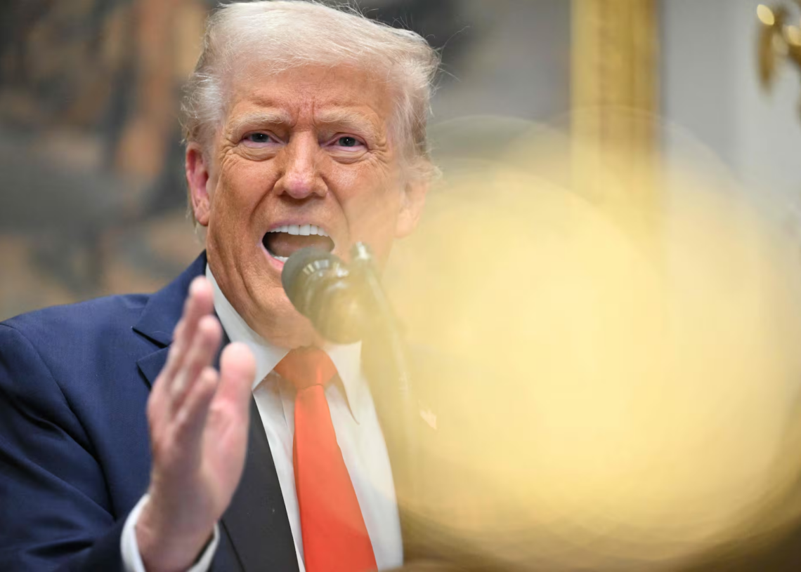 Trump lance les taxes contre la Chine, le Canada et le Mexique… Ottawa menace de priver les Américains d’électricité!