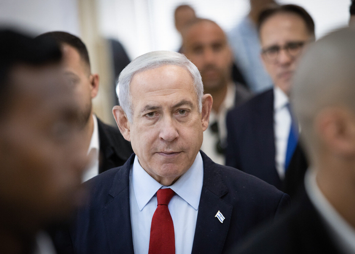 Israël: En frappant Gaza, Netanyahu fait reporter son procès pour corruption