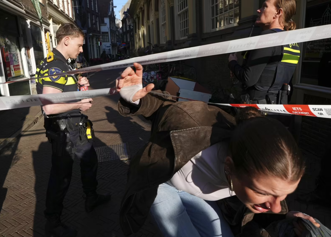 Quatre blessés graves dans une attaque au couteau à Amsterdam