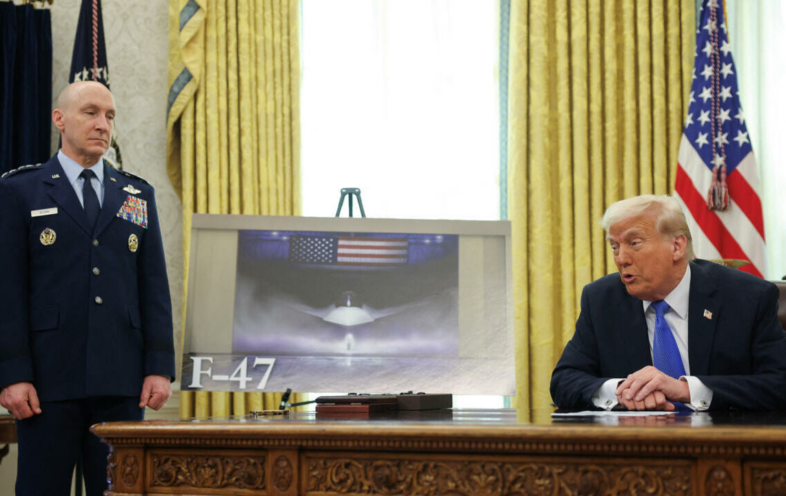 Boeing obtient le contrat: Trump présente le F-47, «l’avion le plus meurtrier de tous les temps»