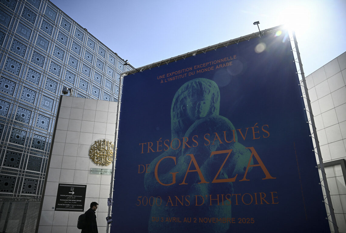 Une histoire millénaire: À Paris, une exposition dévoile les trésors menacés de Gaza