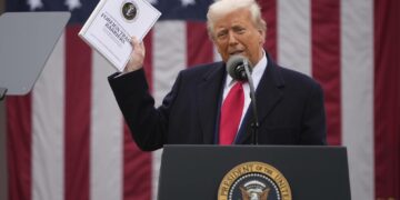 Droits de douane: Trump suspend ses taxes pour 90 jours, mais augmente celles de la Chine à 125%