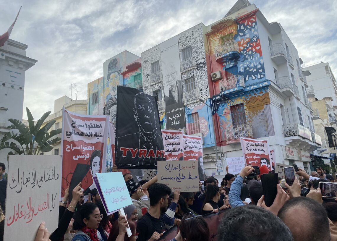 Tunis: Importante mobilisation de soutien à Ahmed Souab