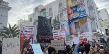 Tunis: Importante mobilisation de soutien à Ahmed Souab