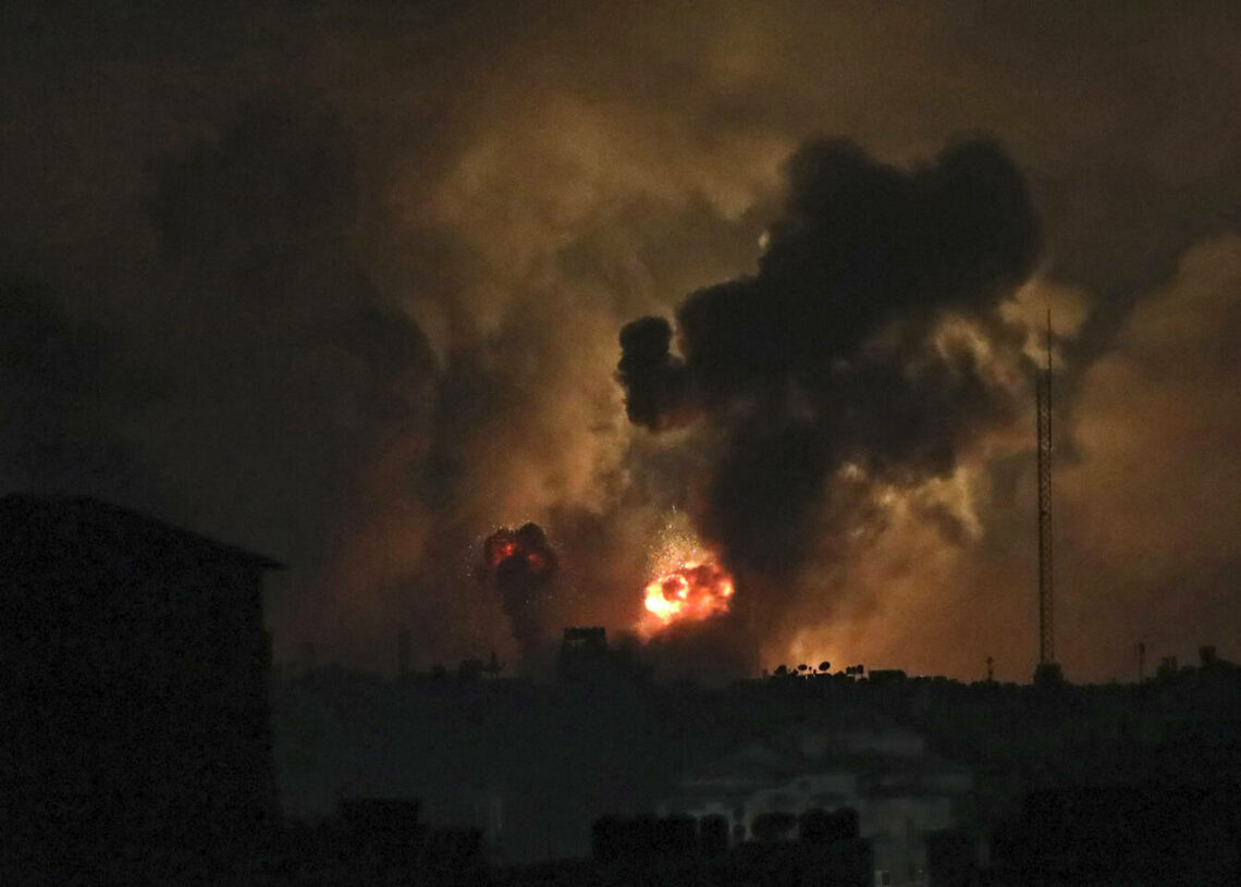 Syrie: Israël frappe Damas et Hama