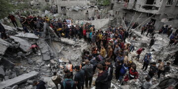Israël bombarde trois zones de déplacés et fait 34 morts,  principalement des femmes et enfants