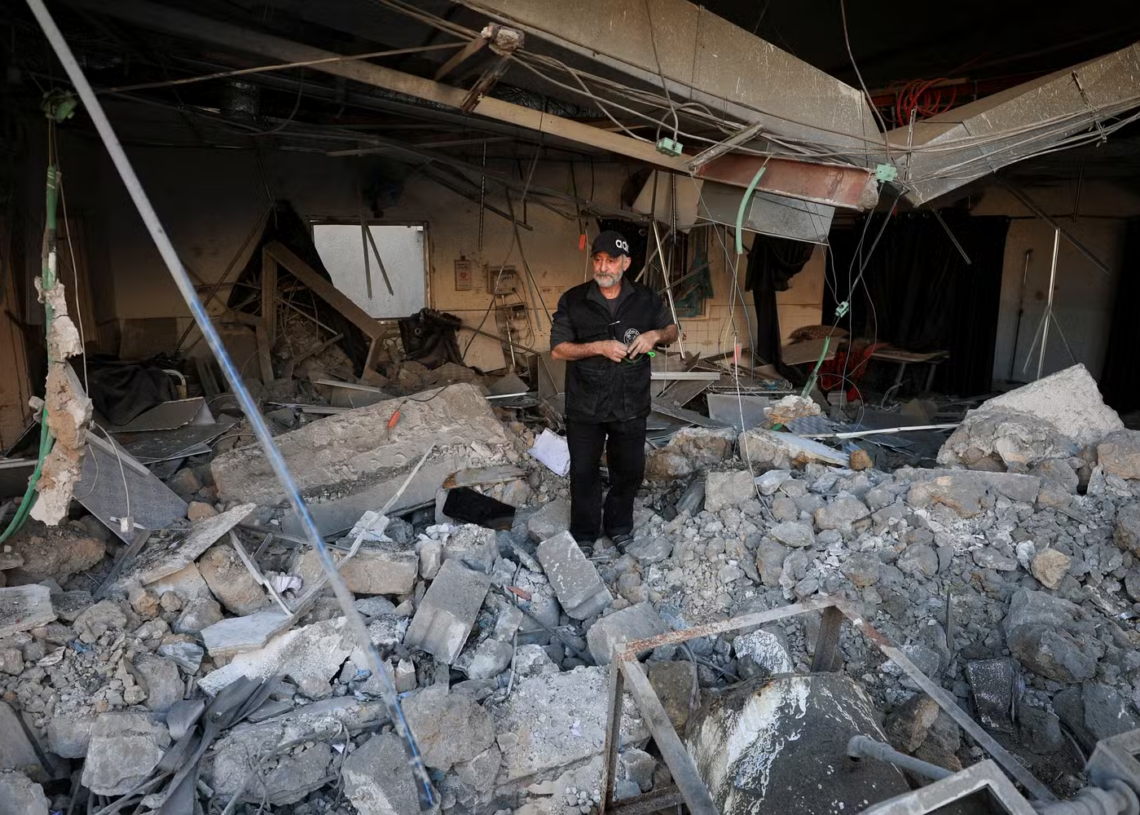 Gaza: Israël frappe l&rsquo;hôpital Al-Ahli