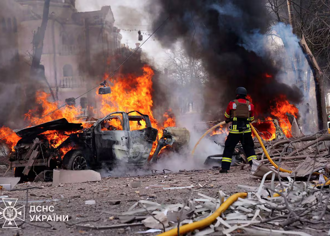Ukraine: 32 morts dans une frappe russe à Soumy, les réactions internationales pleuvent