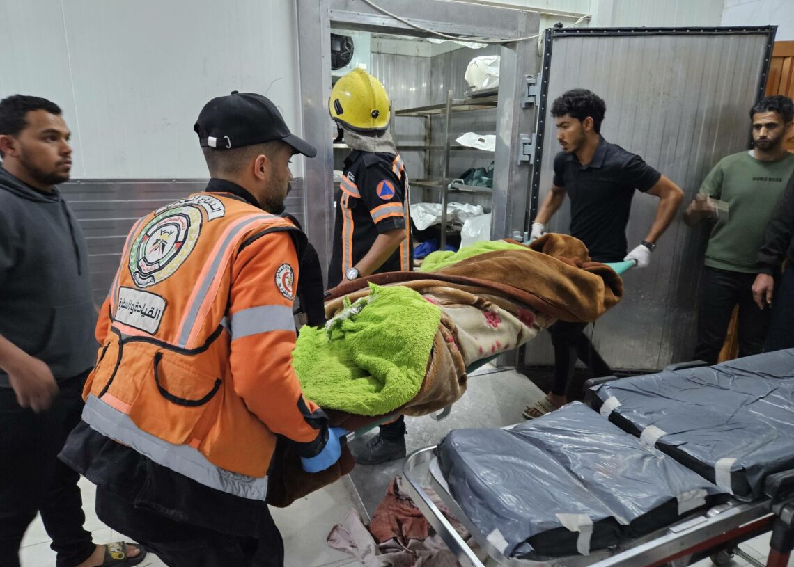 Gaza: 16 morts dans des frappes israéliennes dont trois enfants, selon la défense civile palestinienne