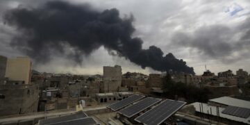 Yémen: L&rsquo;aéroport de Sanaa « totalement détruit »