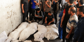 Au moins 79 morts en 24h: A Gaza, une frappe israélienne a tué neuf des dix enfants d’un couple de médecins, rapporte l’Associated Press