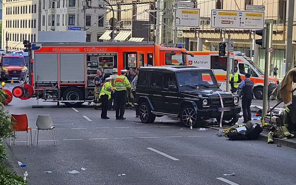 Allemagne : une voiture fonce dans la foule à Stuttgart, plusieurs blessés