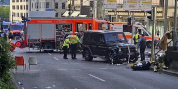 Allemagne : une voiture fonce dans la foule à Stuttgart, plusieurs blessés